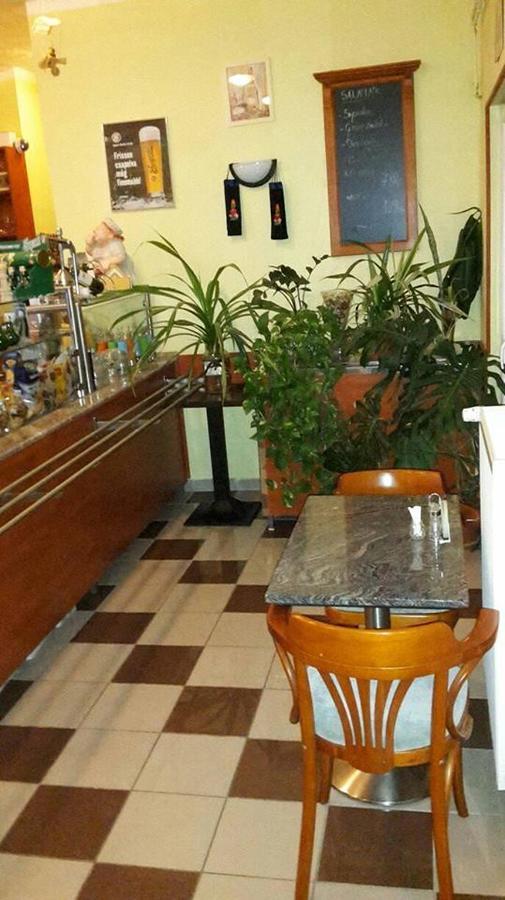 Grill Terasz Etterem Es Szallashely Mezőkövesd Eksteriør billede