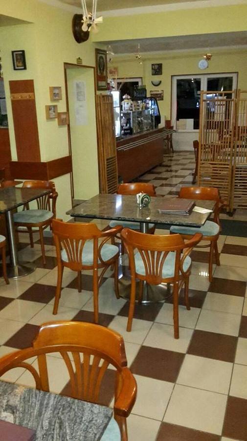Grill Terasz Etterem Es Szallashely Mezőkövesd Eksteriør billede