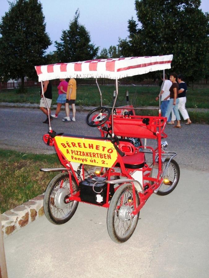 Grill Terasz Etterem Es Szallashely Mezőkövesd Eksteriør billede