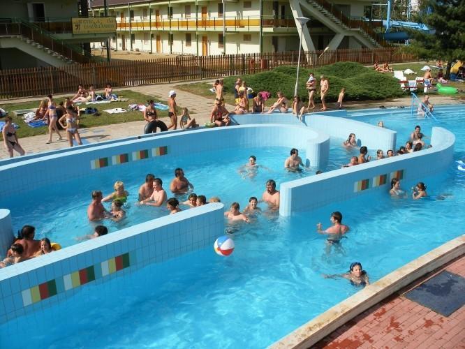 Grill Terasz Etterem Es Szallashely Mezőkövesd Eksteriør billede