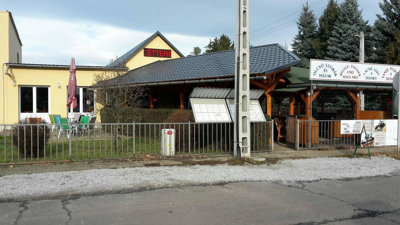Grill Terasz Etterem Es Szallashely Mezőkövesd Eksteriør billede